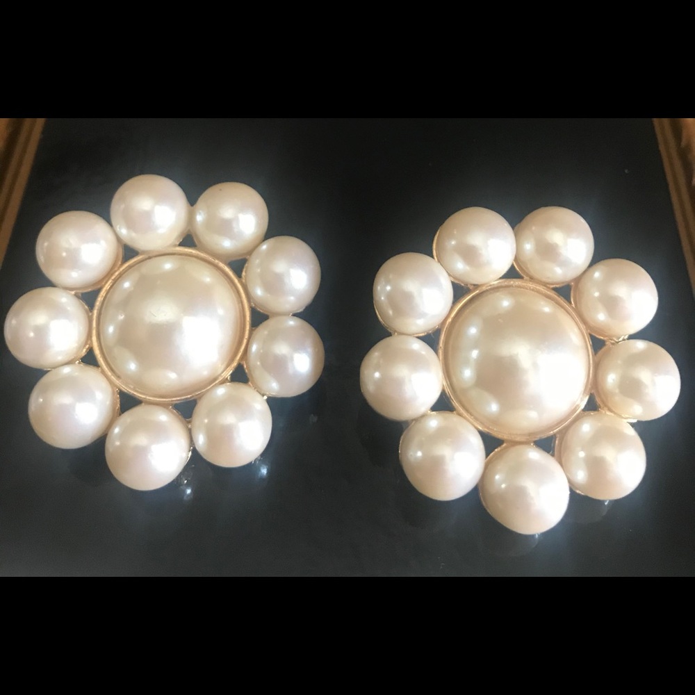 Ann Taylor Pearl Earrings